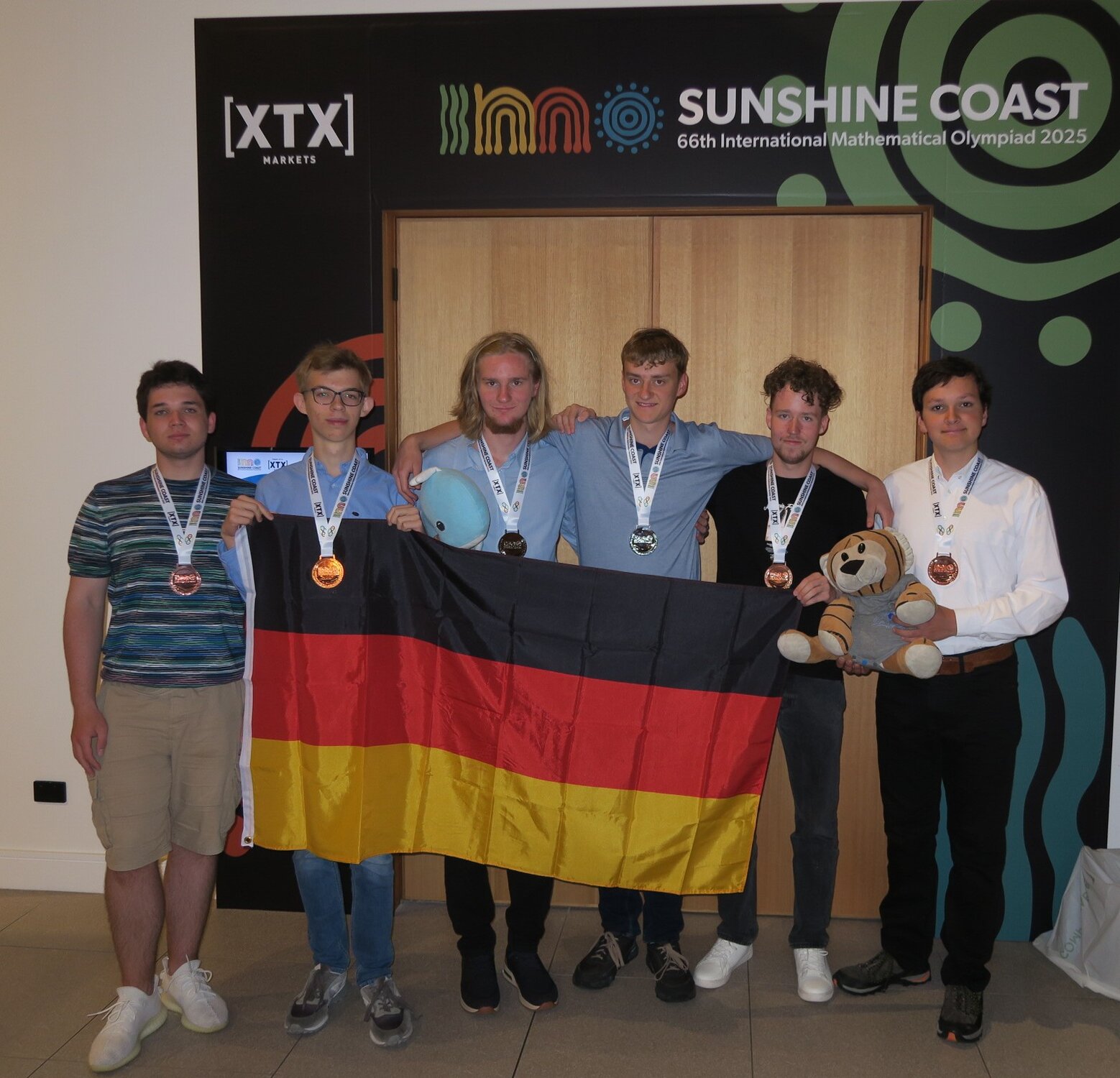 Deutsches IMO-Team mit Medaillen