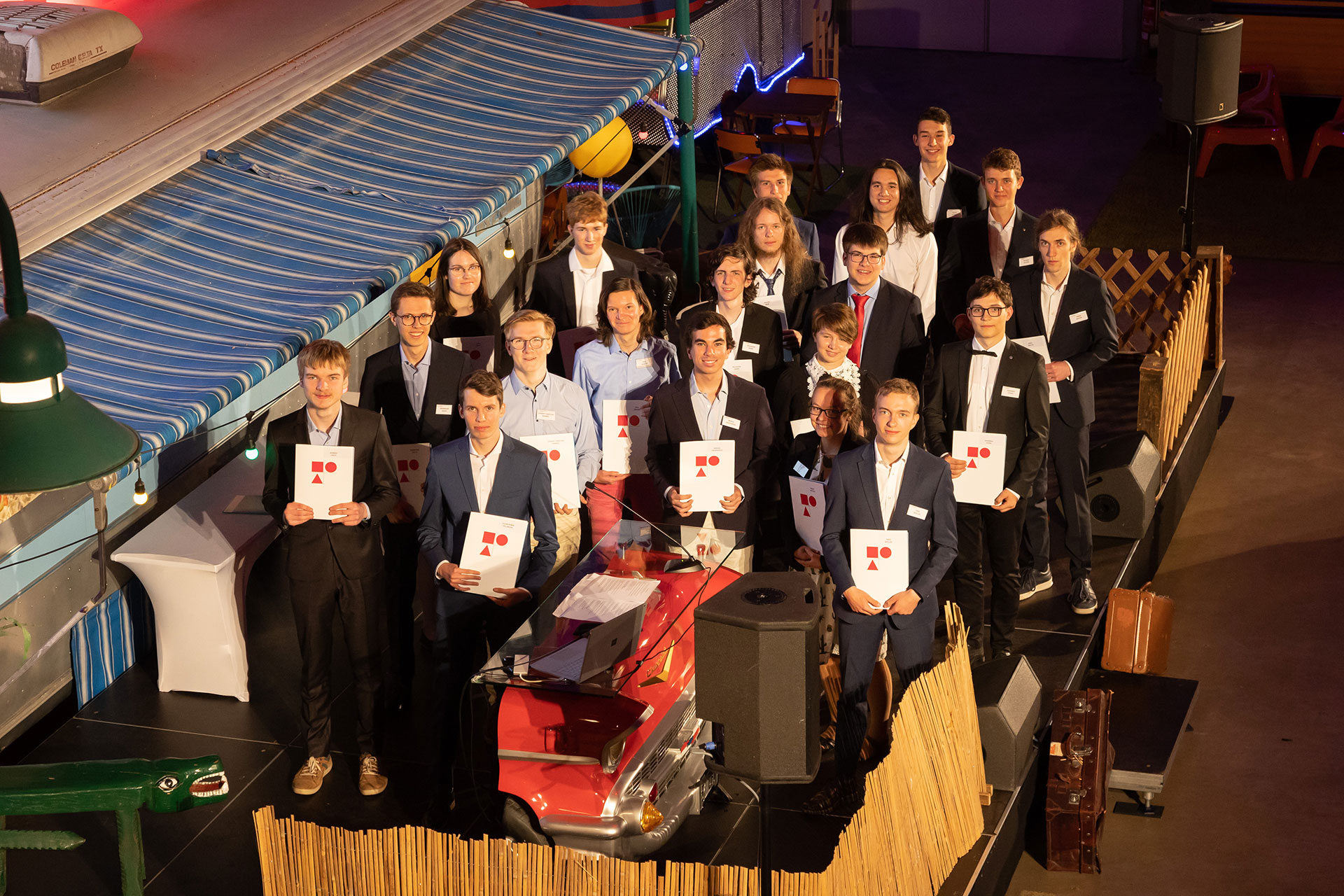 Gruppenfoto der Bundessiegerinnen und Bundessieger