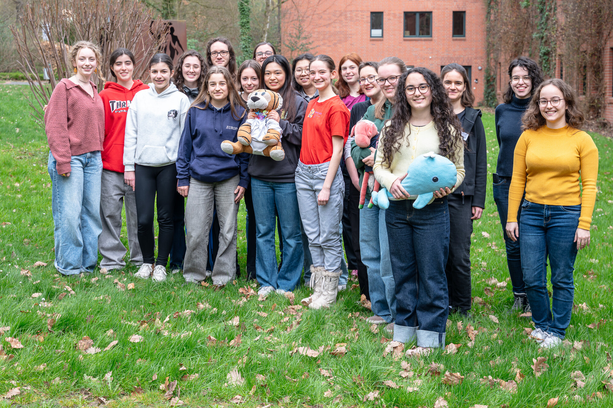 Gruppenbild aller Teilnehmerinnen des EGMO-Seminars