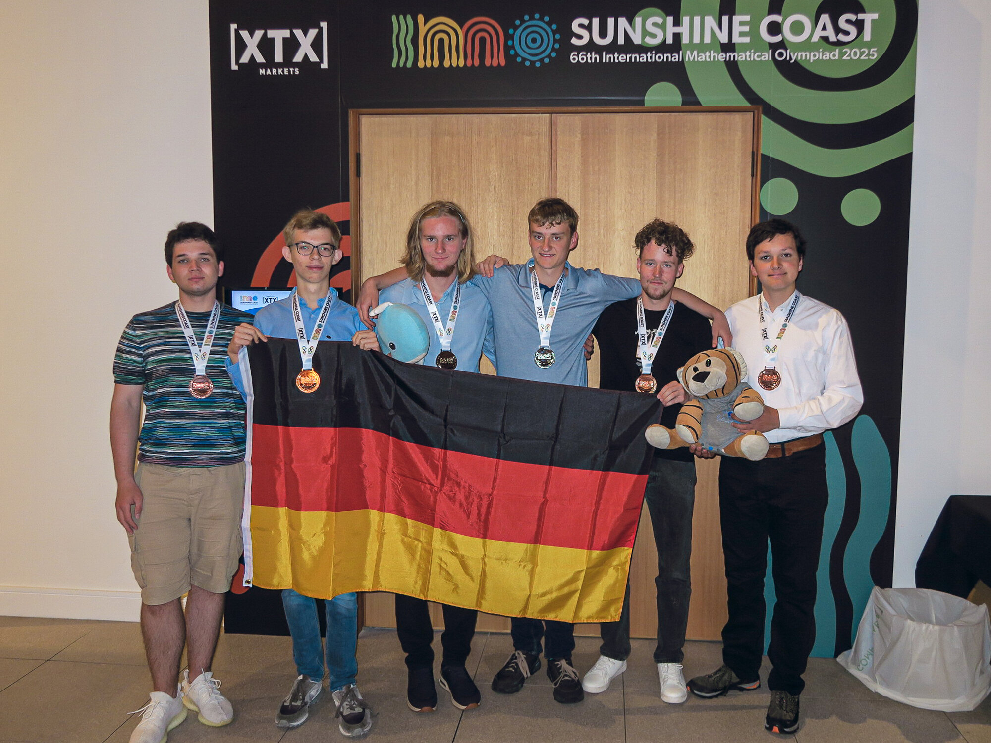 Deutsches IMO-Team mit Medaillen