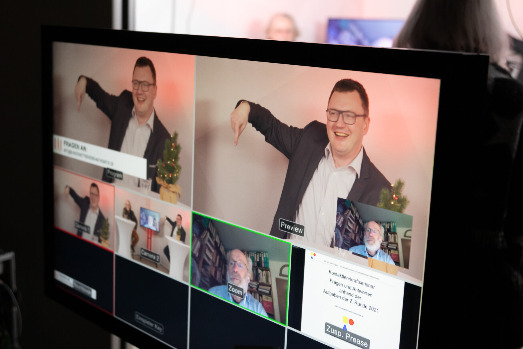 Ein Computerbildschirm mit den verschiedenen Kanälen, die für den Stream verwendet werden