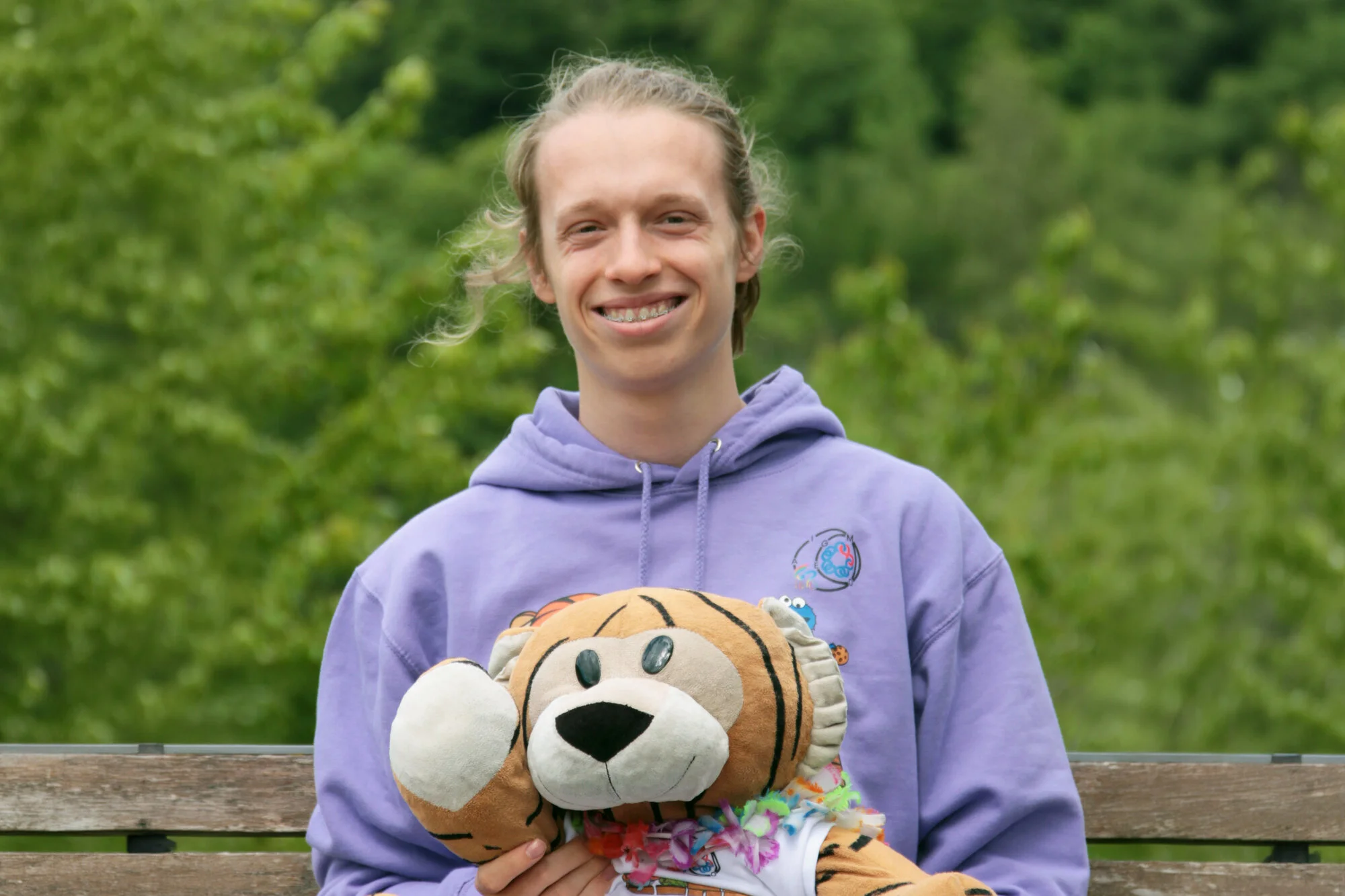 Teilnehmer Johannes Jacob mit Maskottchen